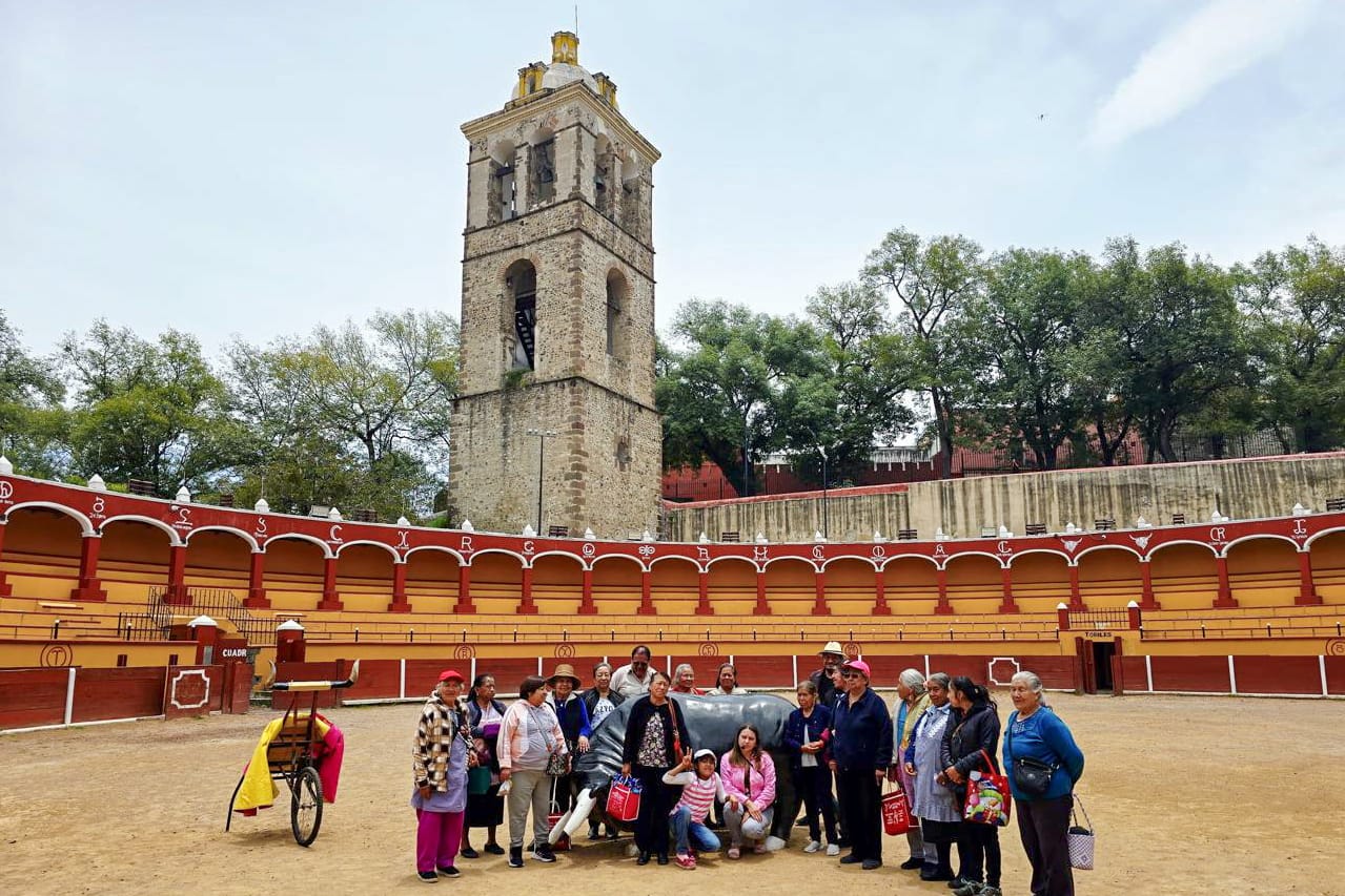 Recibe Ayuntamiento de la capital a visitantes de Chiautempan para recorrido por sitios turísticos
